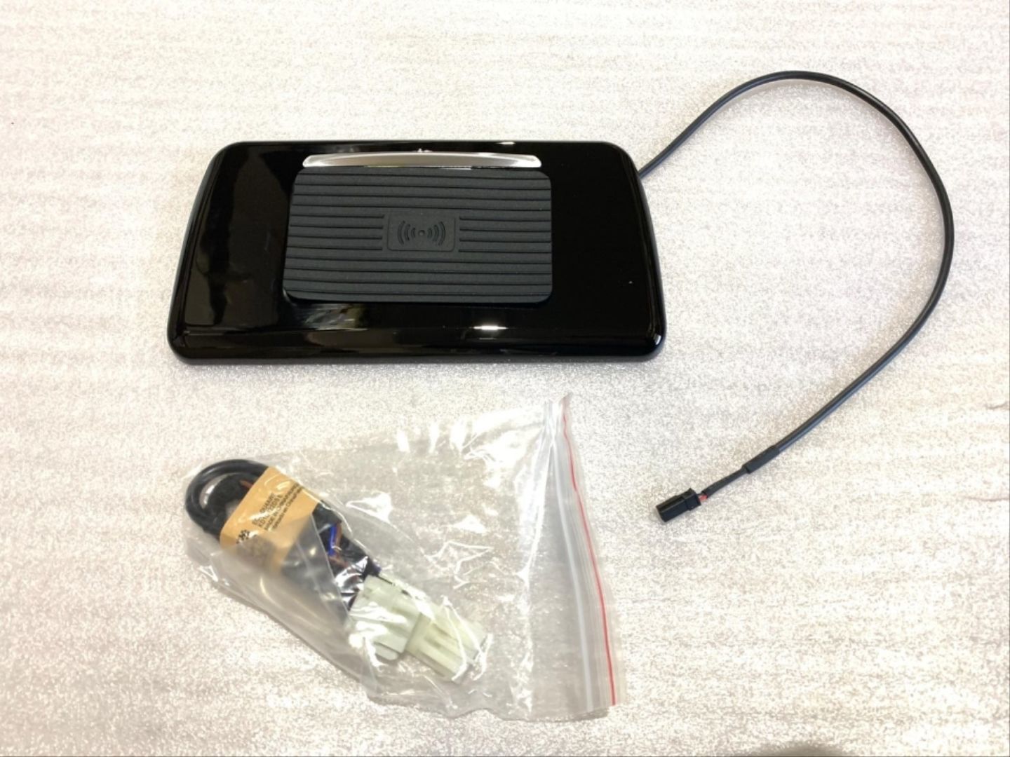 Bmw 5 Serisi F10 (2010-2017) Arası  Uyumlu  Telefon Şarj Kiti Standı