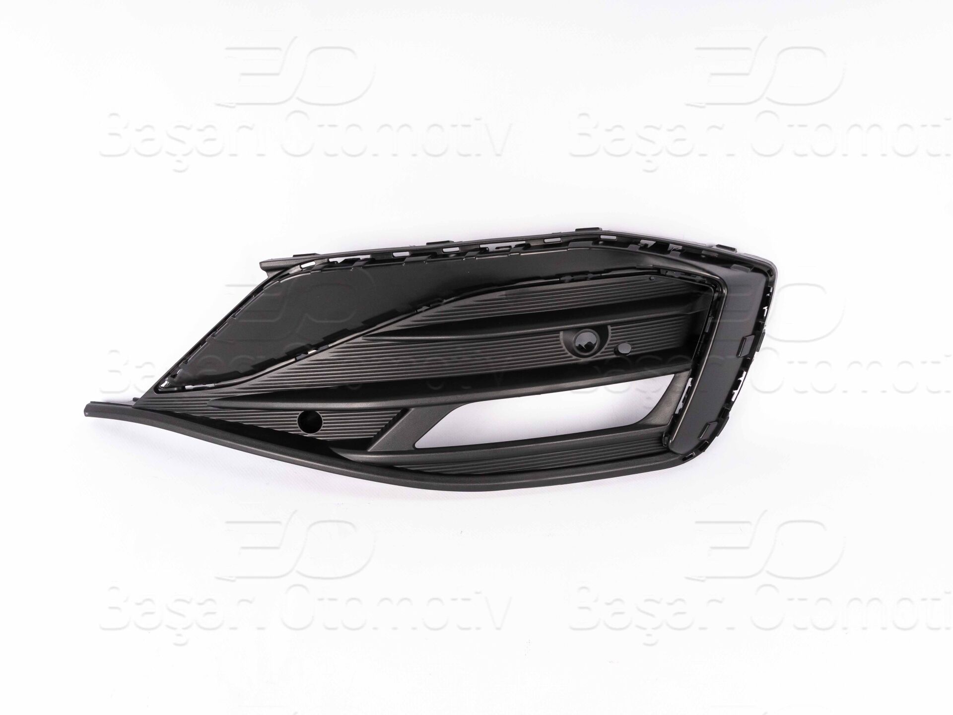 Seat Leon FR (KL1) 2020 ve Sonrası Ön Sağ Sensörlü Tampon Izgarası