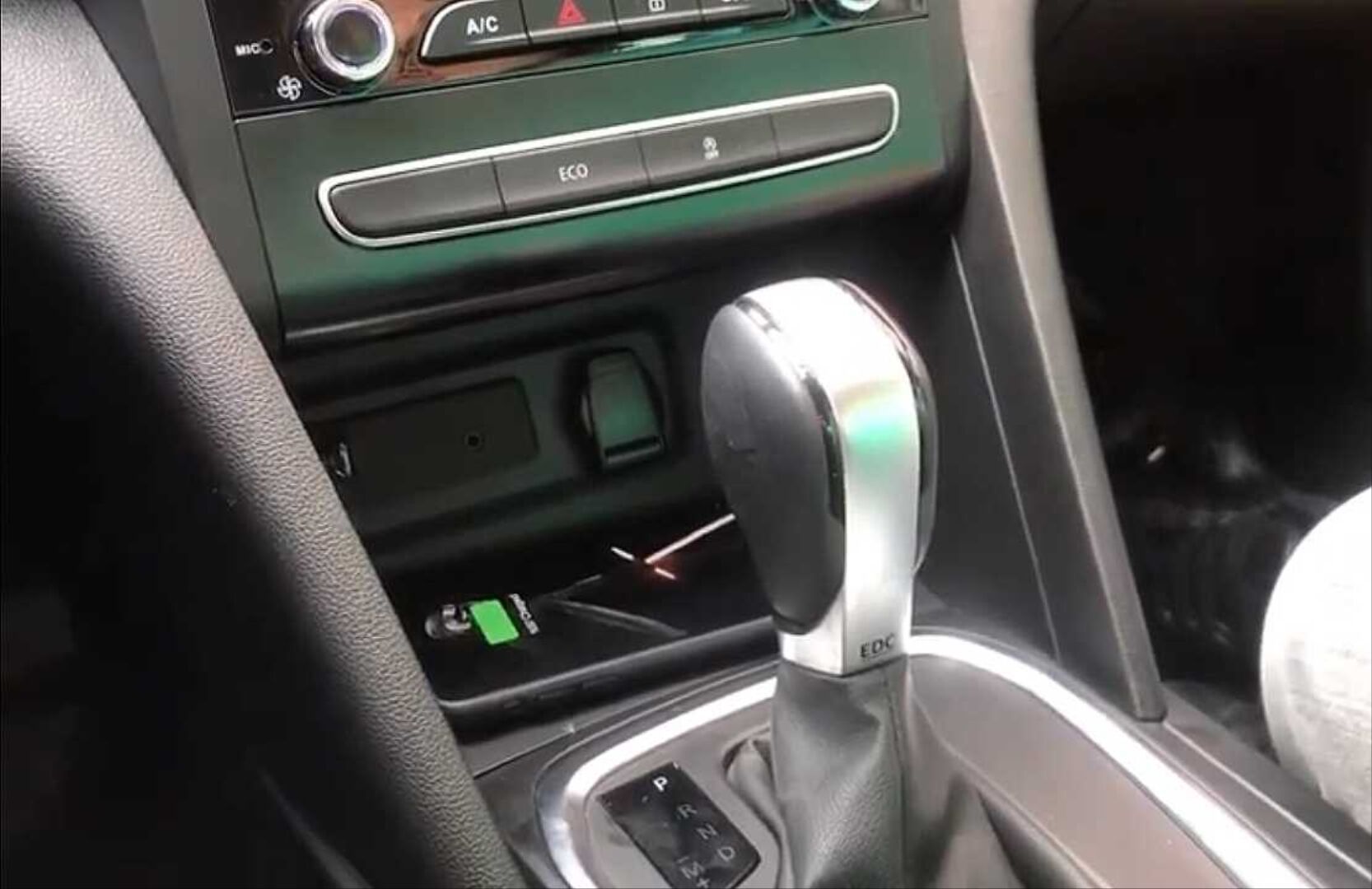 Renault Megane 4 2016 + Uyumlu Kablosuz Şarj Standı