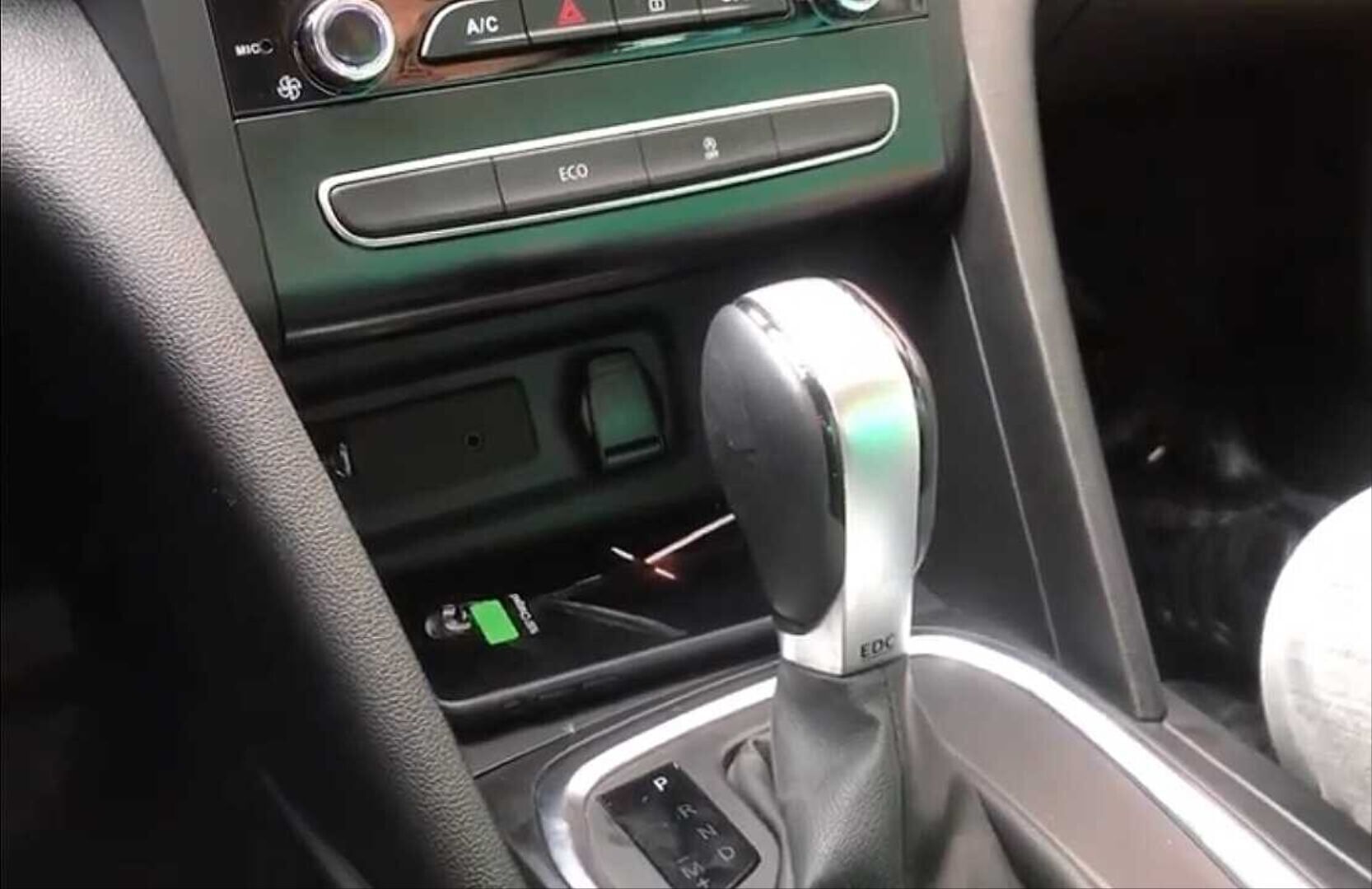 Renault Megane 4 2016 Sonrası Uyumlu Kablosuz Şarj Standı