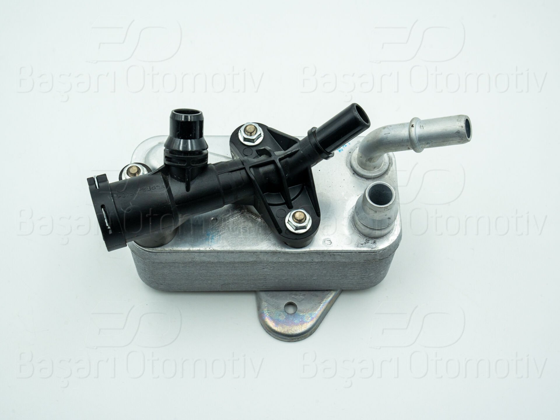 BMW 3 Serisi 5 Serisi X5 2005 ve Sonrası Uyumlu Yağ Filtre Kutuğu Komple (Soğutucu Üzerinde)