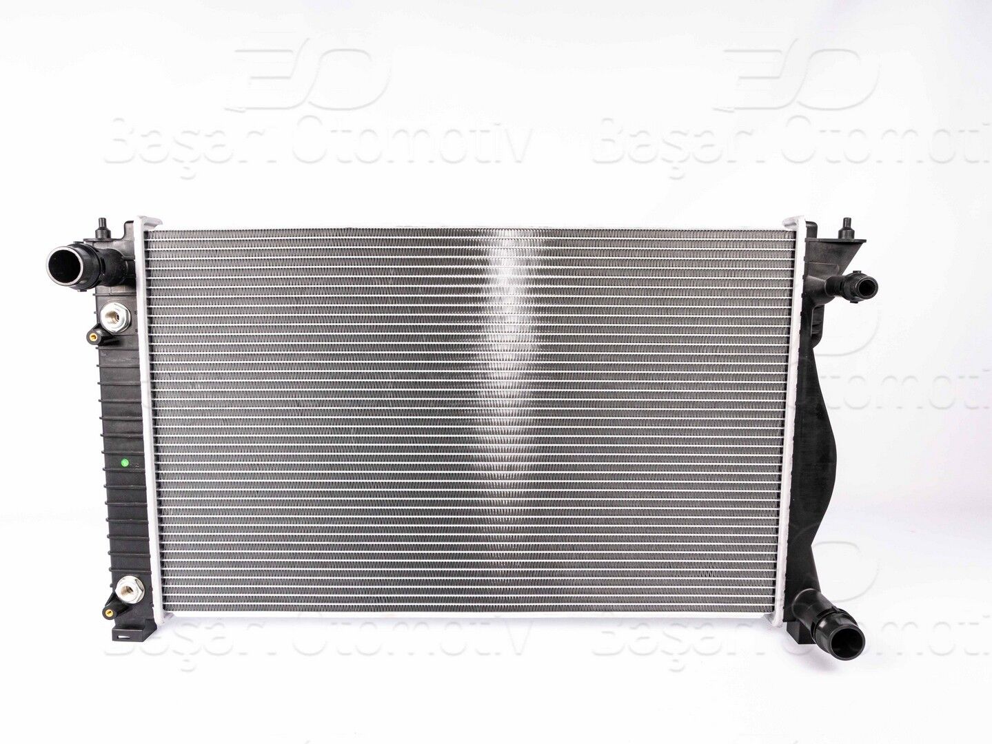 Audi A6 2.0 2.4 3.2 2004 Sonrası Su Radyatörü (677x439x32 mm)