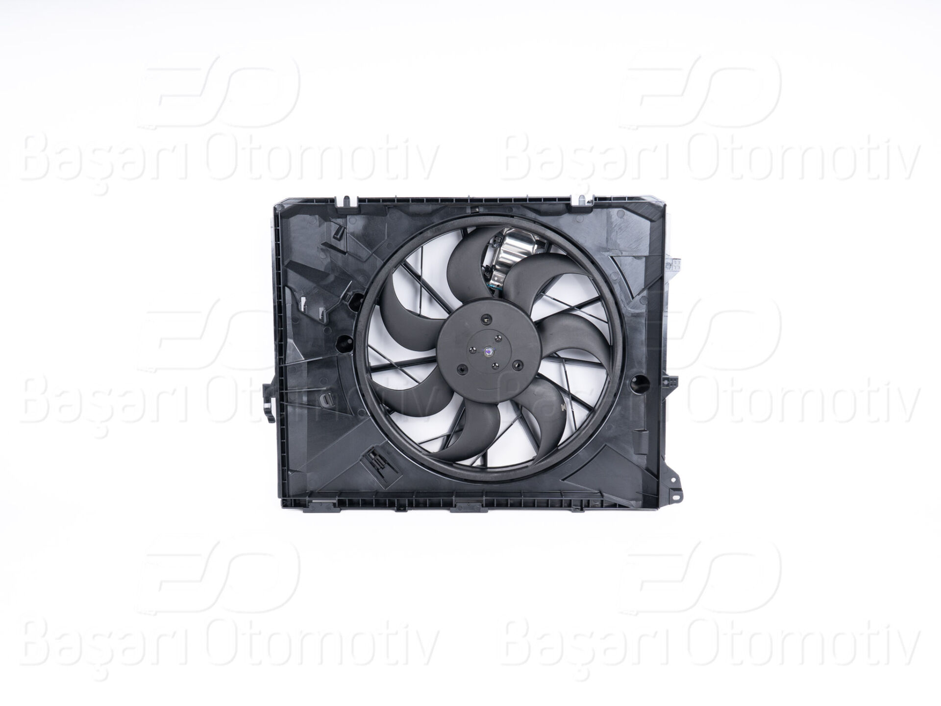 BMW E87 E90 E92 300W Fan Motoru Davlumbazlı 2007