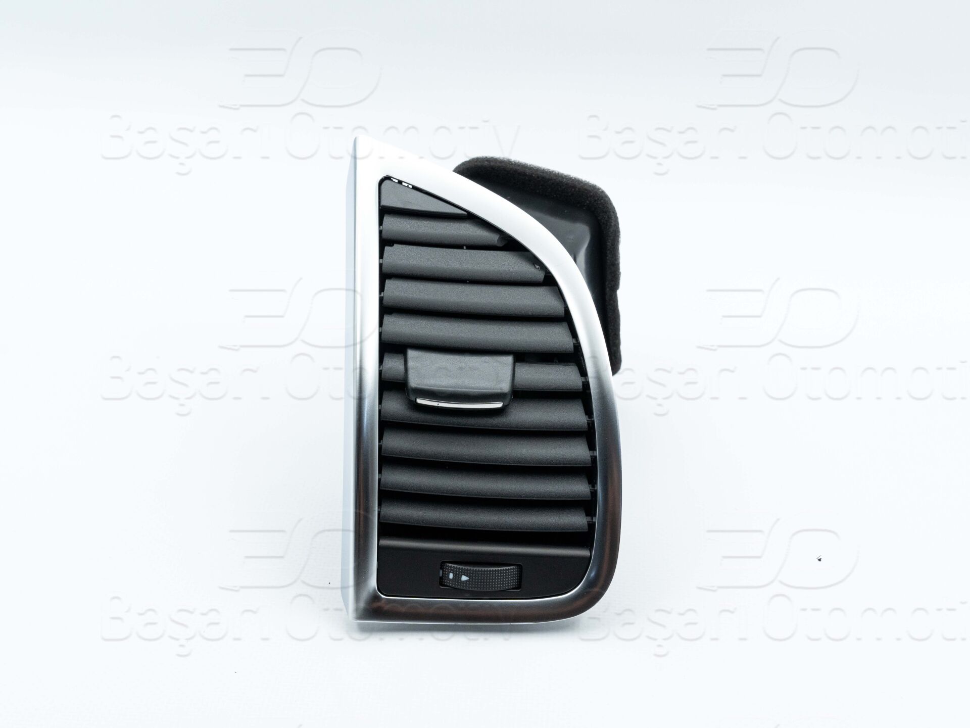 Audi Q7 2006-2015 Ön Sol Havalandırma Izgarası