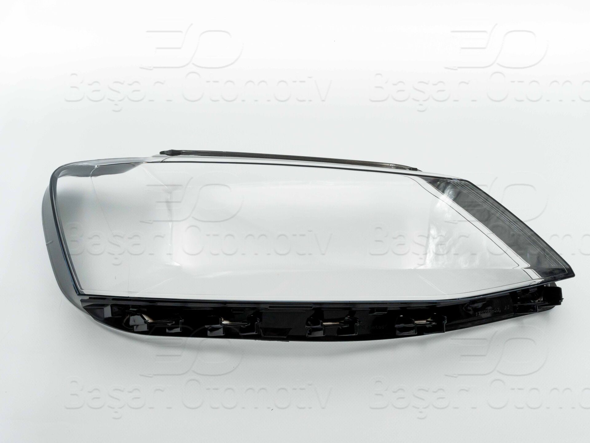 Volkswagen Jetta 2011-2017 Sağ Far Camı