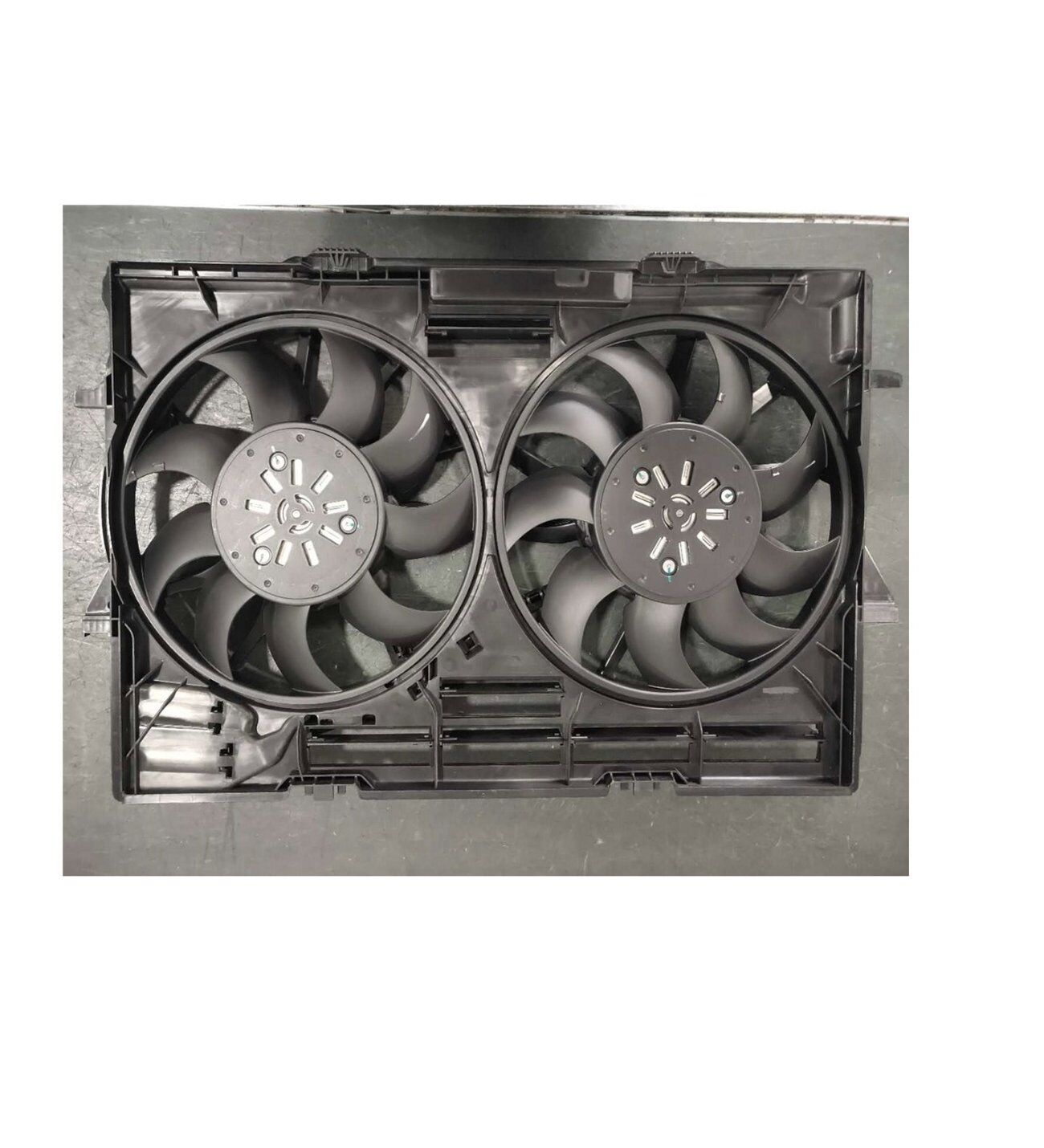 Audi A4 A5 A6 A7 Q3 Q5 1.8 TFSI 2.0 TDI TFSI 2.7 TDI 3.0 TDI 3.2 FSI 2008 Sonrası Fan Motoru Davlumbazlı 365 Mm 4 Fiş 400W