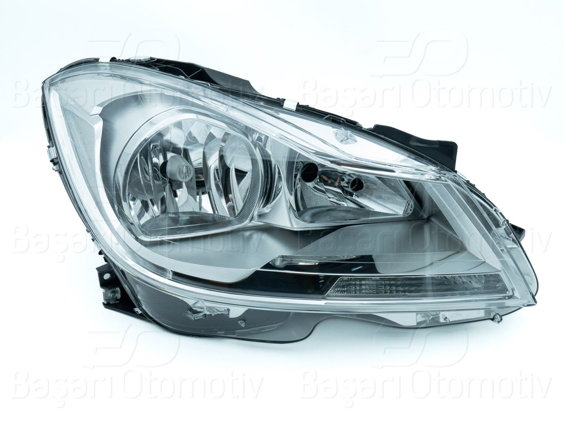 Mercedes-Benz C-Serisi W204 11-13 Far Sağ