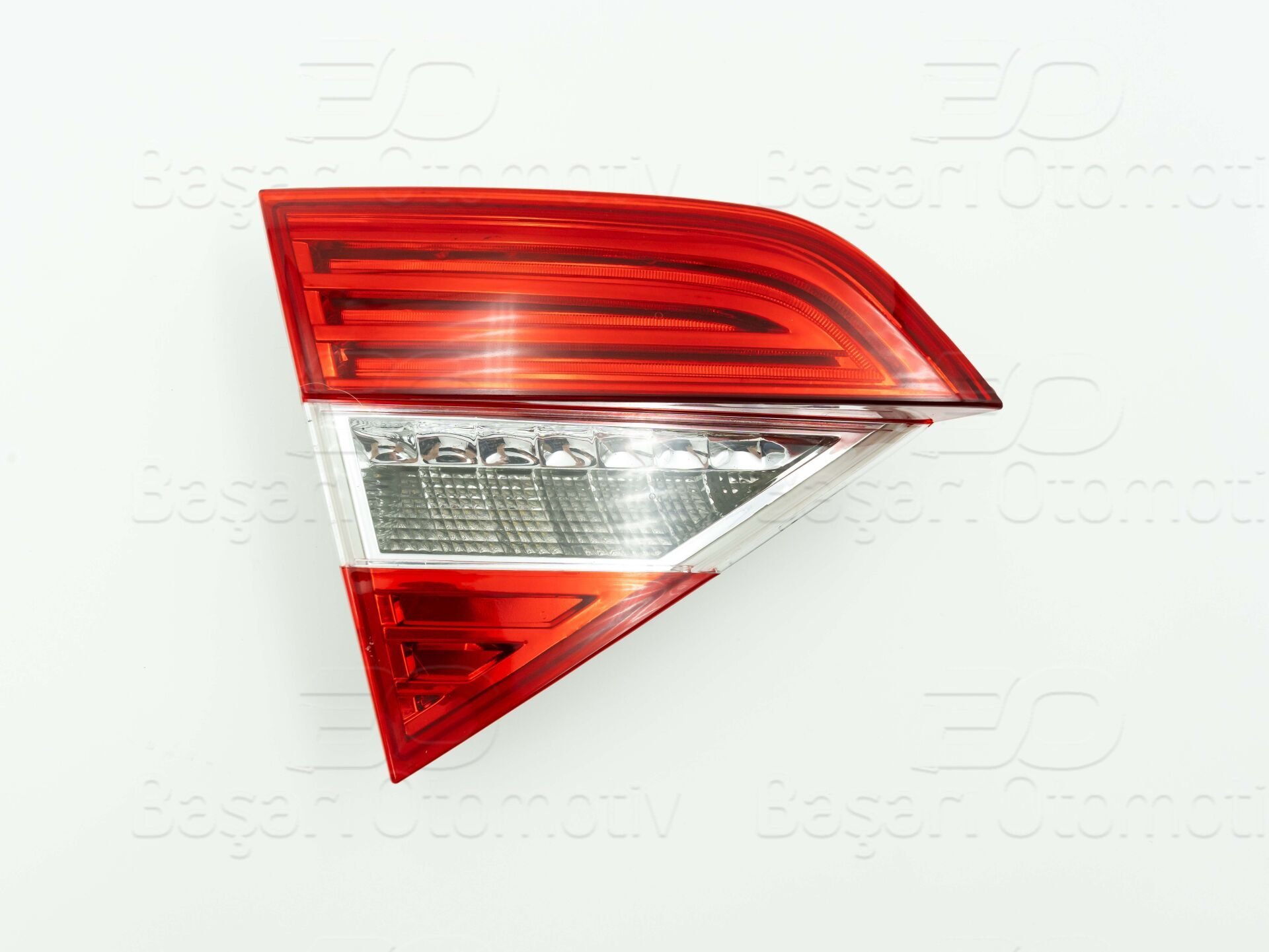 Skoda Superb 2013 ve Sonrası Sol İç LED Stop Lambası