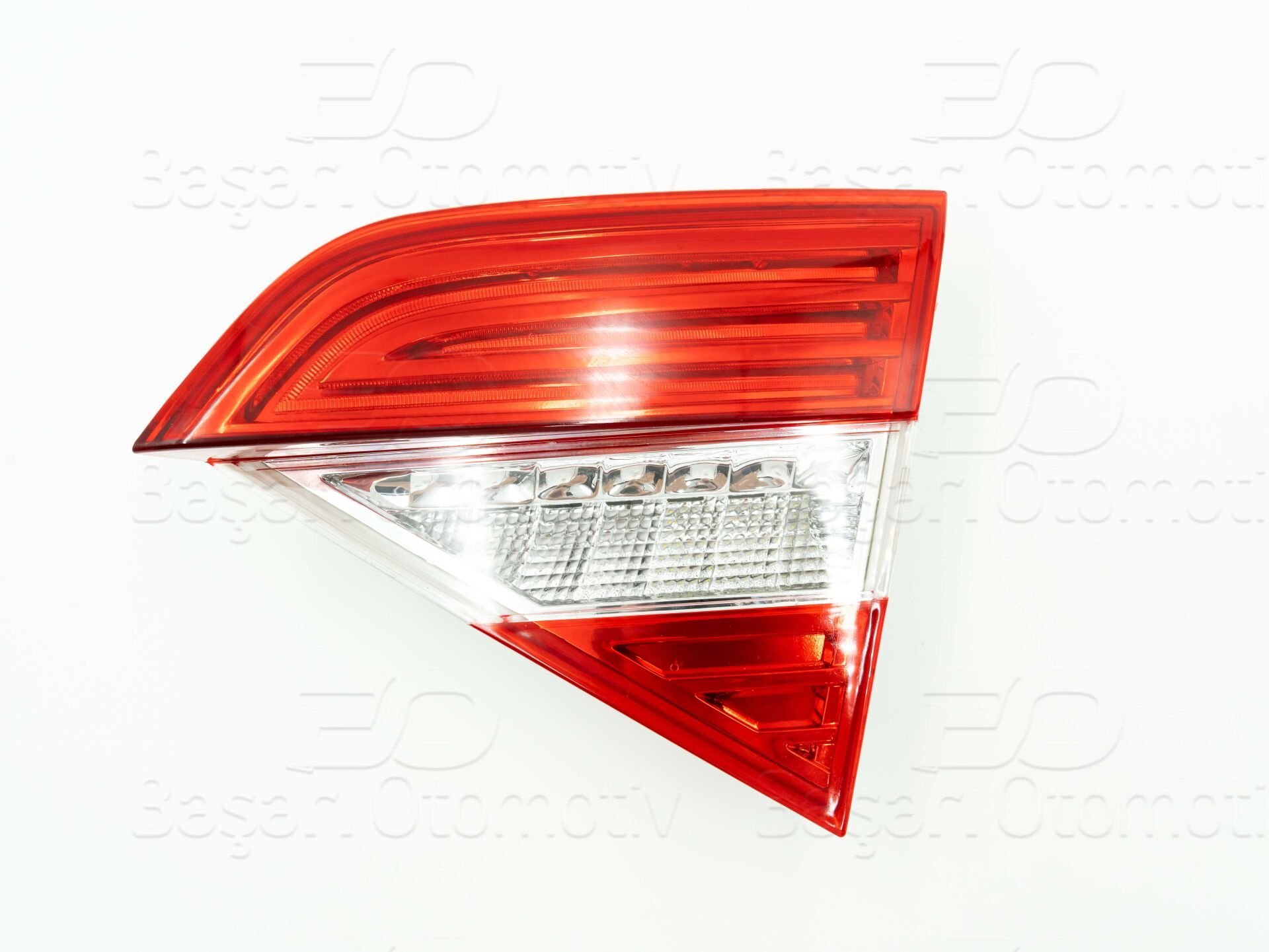 Skoda Superb 2013 ve Sonrası Sağ İç Ledli Stop Lambası