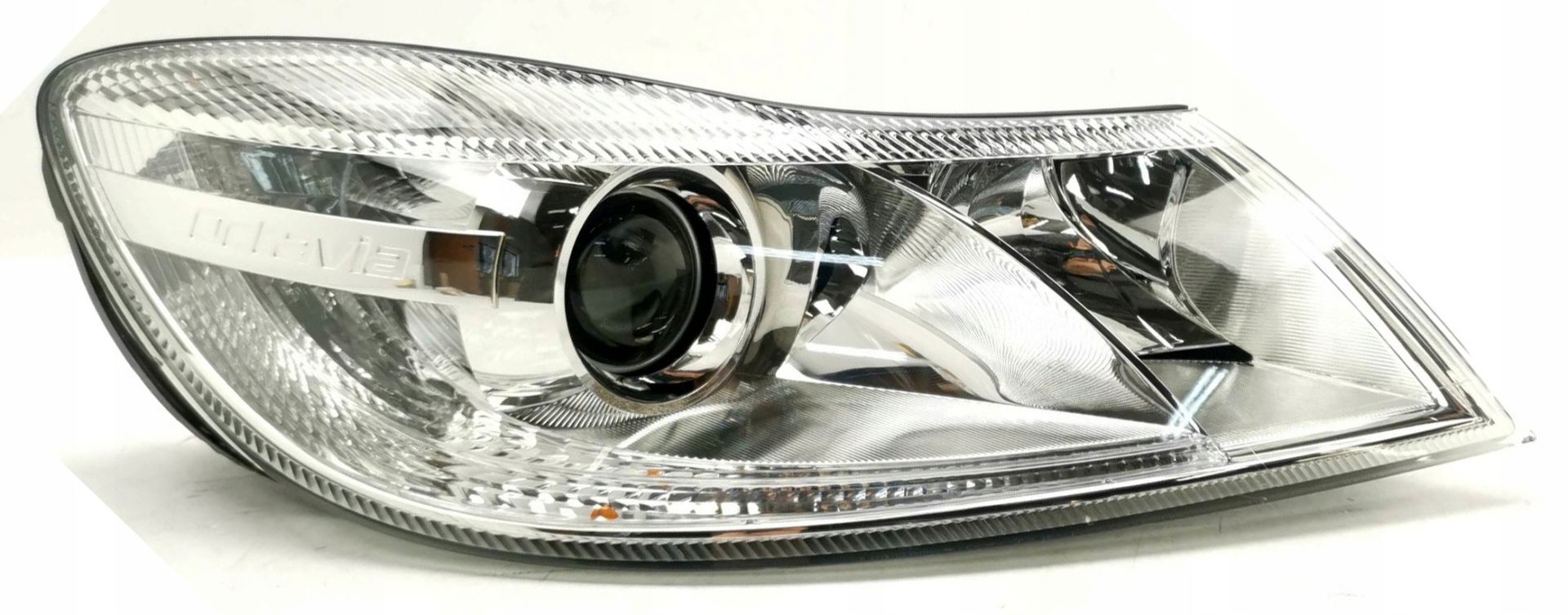 Skoda Octavia 2 2009-2013 Sağ Mercekli Motorlu Far (Octavia Yazılı)