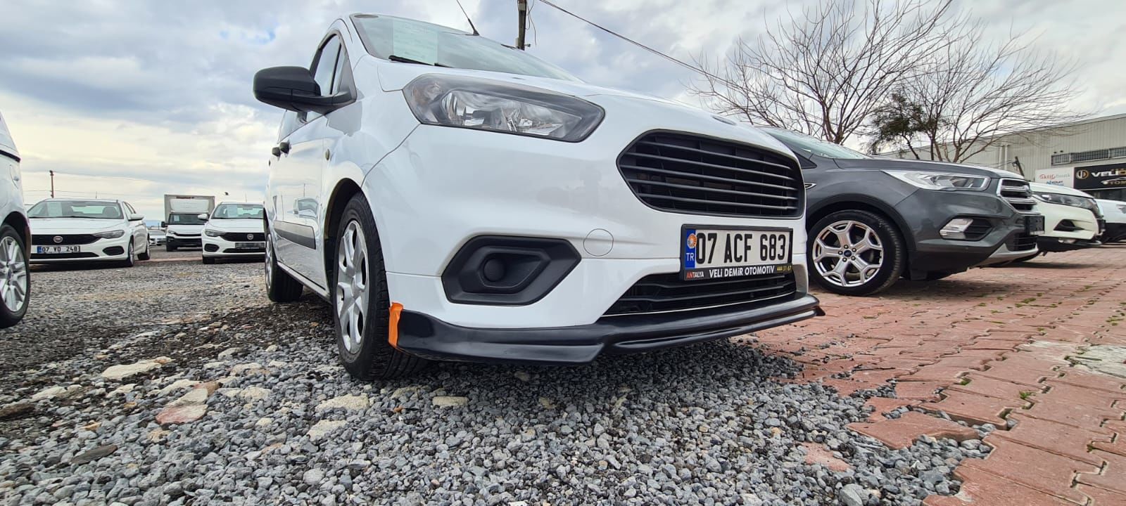 Ford Courier Makyajlı Ön Tampon Eki Plastik