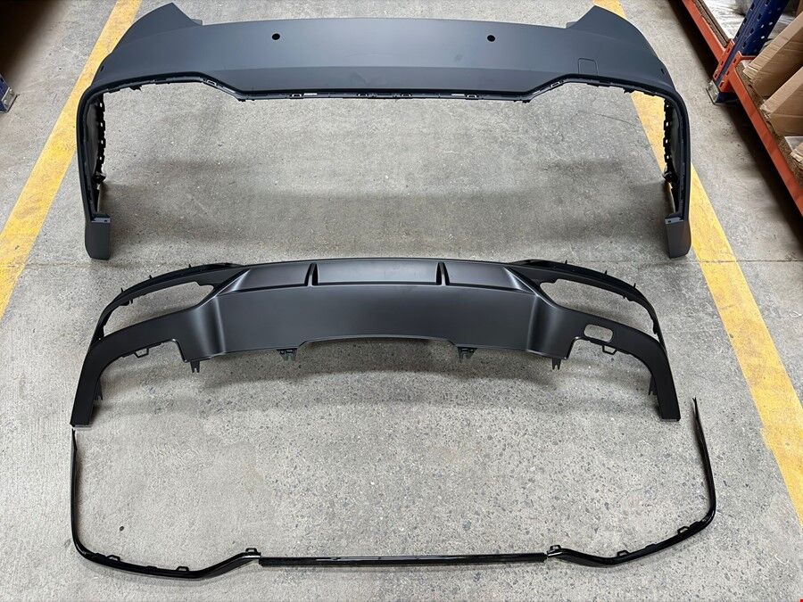 Audi A5 2020 ve Sonrası Arka Tampon Seti S-Line Siyah Detay