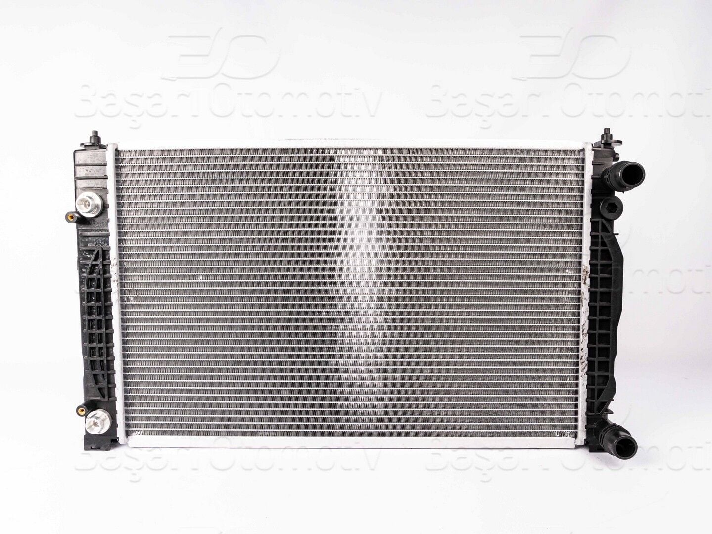 Audi A6 1997 Sonrası Su Radyatörü Brazing AT 632x399x32 mm