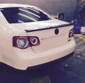 Volkswagen  Jetta ( 2006 - 2012 ) Arası Uyumlu Spoiler / Piano Black