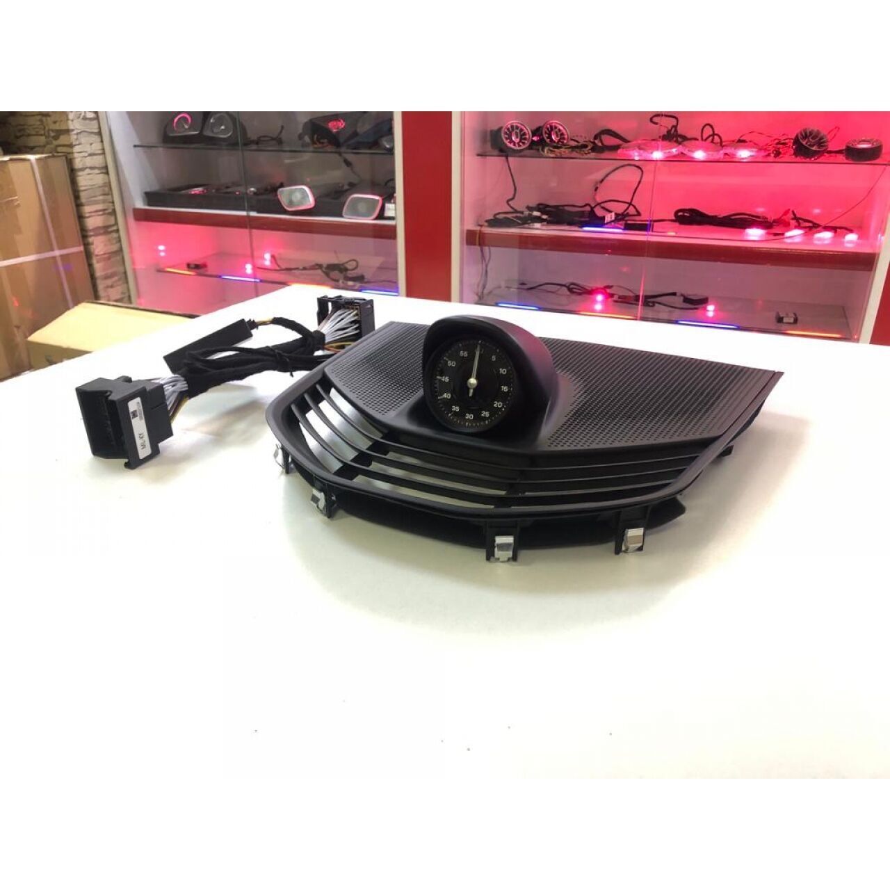 Porsche Taycan Kasa Uyumlu (Siyah) Saat (Siyah)