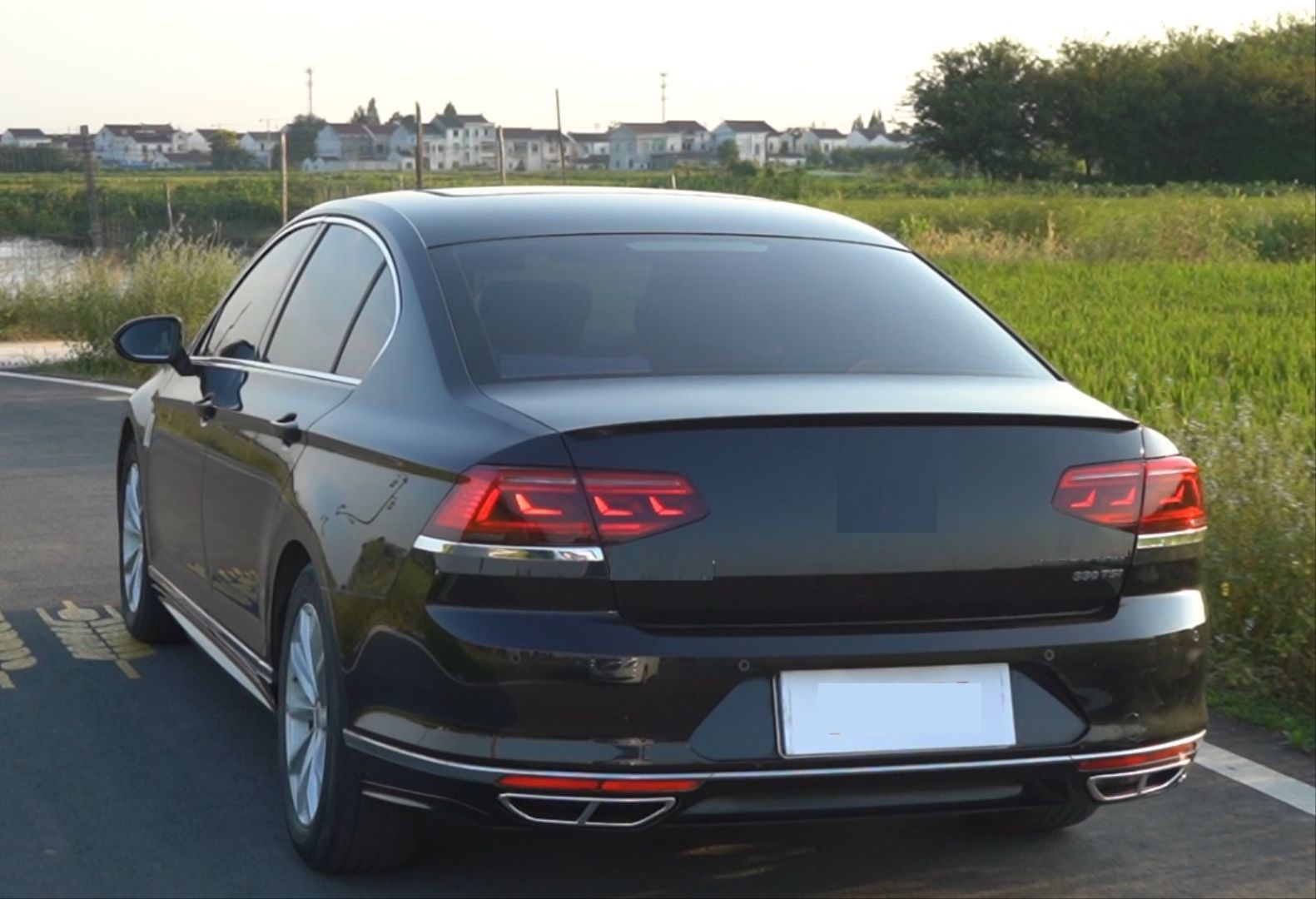 Volkswagen  Passat B8 İçin B8,5 Difüzör Seti / Krom Trimler Dahil