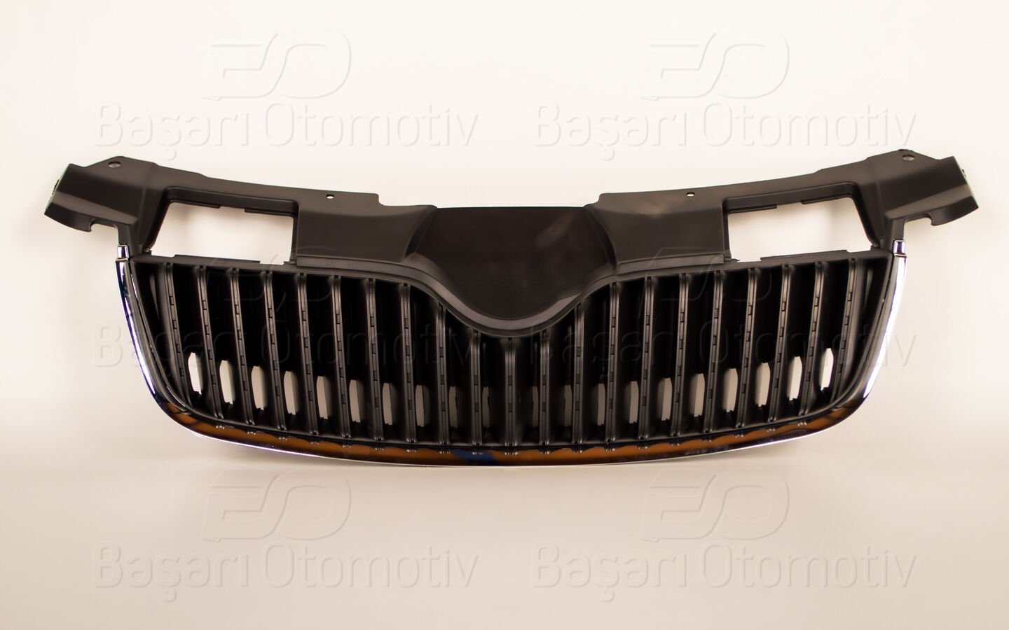 Skoda Fabia Roomster 2007-2010 Uyumlu Siyah Petek Krom Çerçeveli Ön Panjur