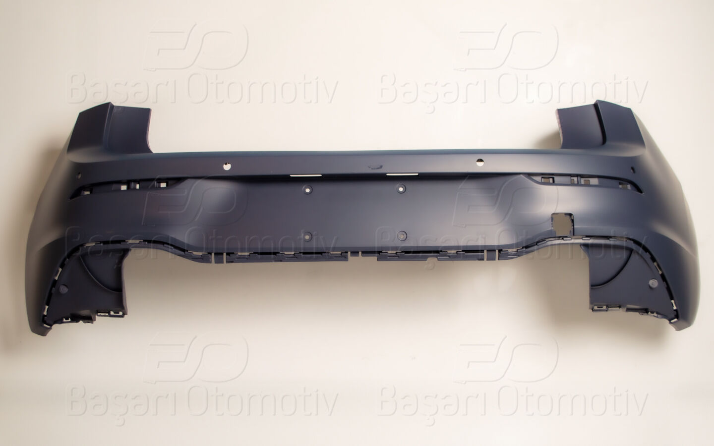 Volkswagen Golf 8 2020 ve Sonrası Sensörlü Astarlı Arka Tampon