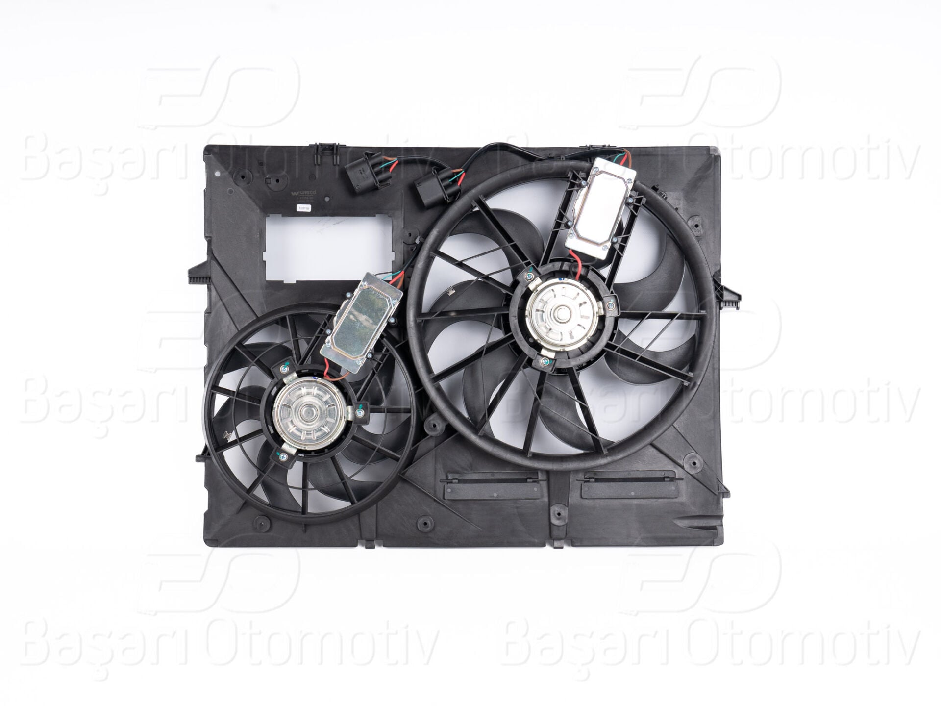 Volkswagen Touareg 2004 Sonrası Fan Motoru Komple (420mm + 300mm - 4 Fiş - 300W)