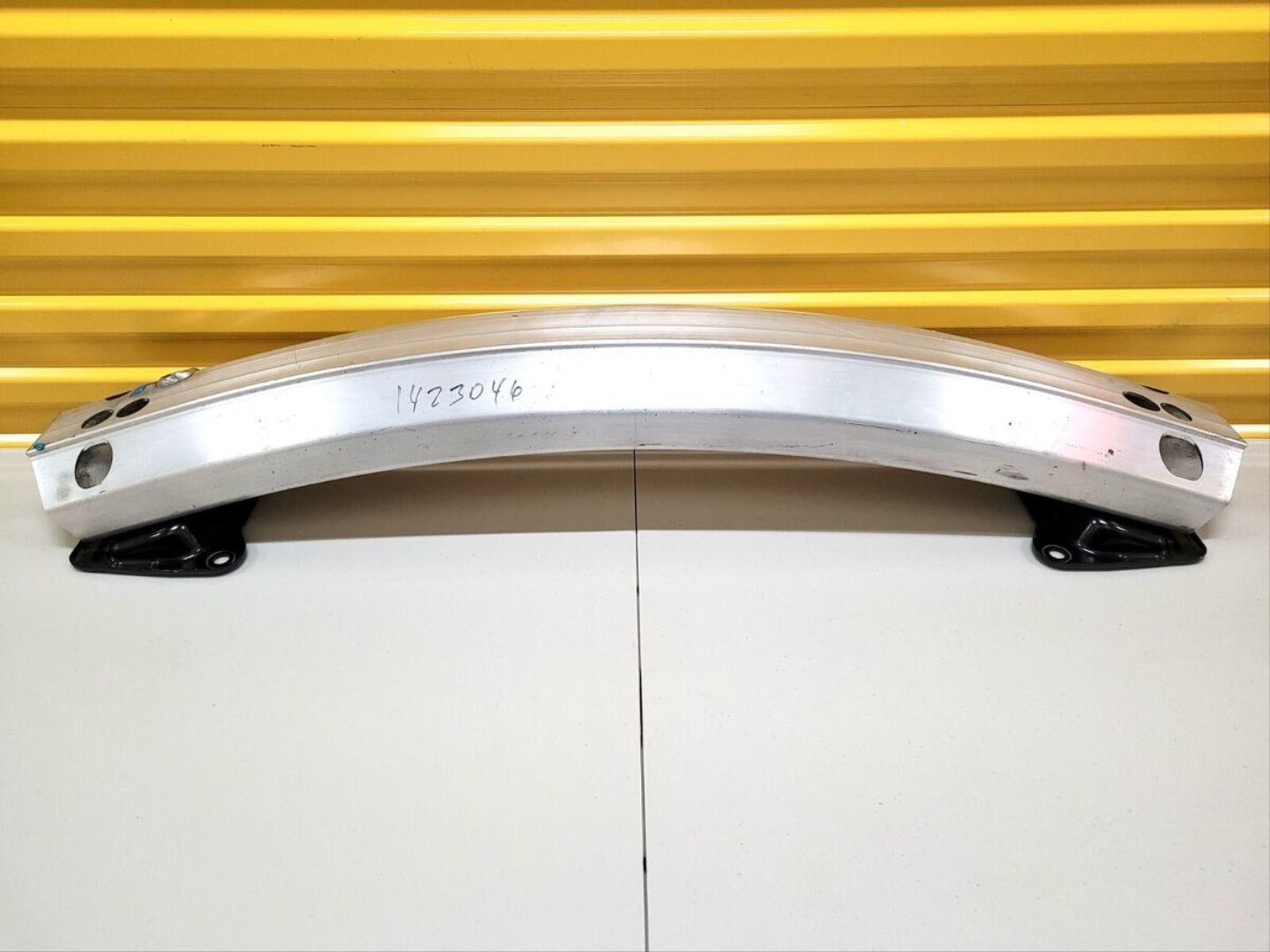 Tesla Model Y Uyumlu Arka Koruma Demiri