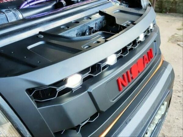 Nissan Navara NP300 (2015-2020) Arası Uyumlu Ledli Panjur - Siyah / Dizayn B