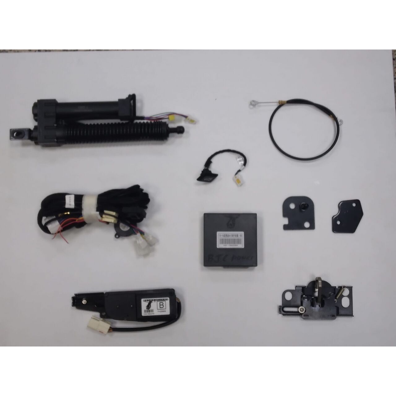 Audi A4 2017-2021 B9 Uyumlu Yedek Parça Tek Motor Otomatik Bagaj Açma