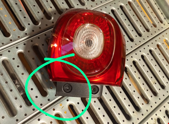 Volkswagen Tiguan 2009 Ve Sonrası Arka Stop Dış Sol (Hasarlı)