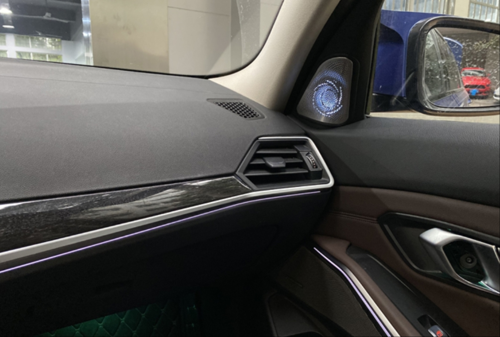 BMW 3 Serisi G20 Kapı Hoparlörleri, Tweeter ve 11 Renk Işıklı Ambiyans Kapakları