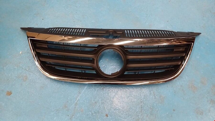Volkswagen Tiguan Ön Panjur (Krom Çerçeve İçI Siyah) 2009 Sonrası Uyumlu