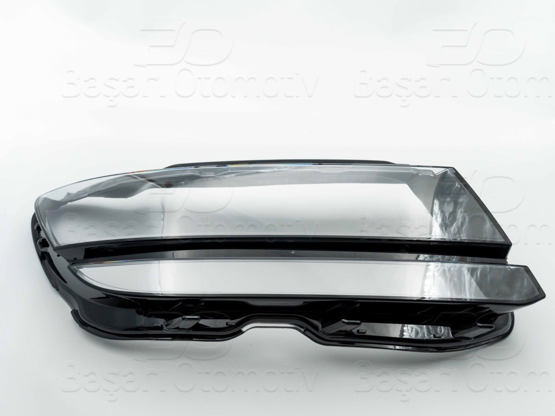 Volkswagen Tiguan 2016 ve Sonrası Sağ Far Camı Krom Çitasız