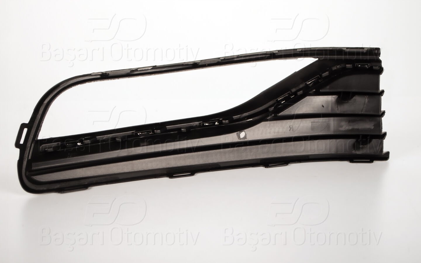 Volkswagen Polo 2014-2018 Sol Sisli Nikelajlı Üçgen Braketsiz Tampon Izgarası