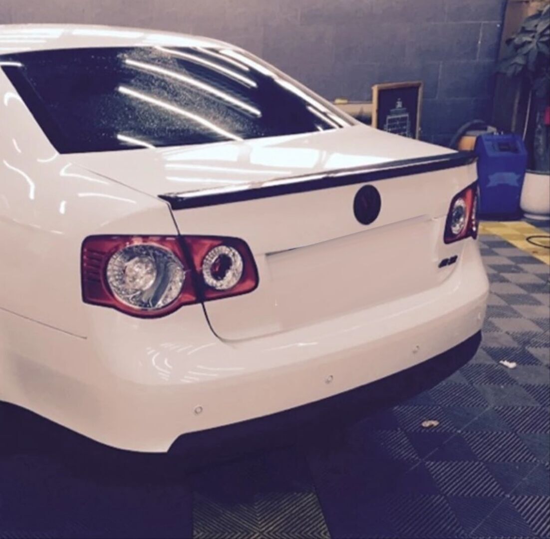Volkswagen Jetta 2006-2012 Uyumlu Yedek Parça Spoiler- Piano Black
