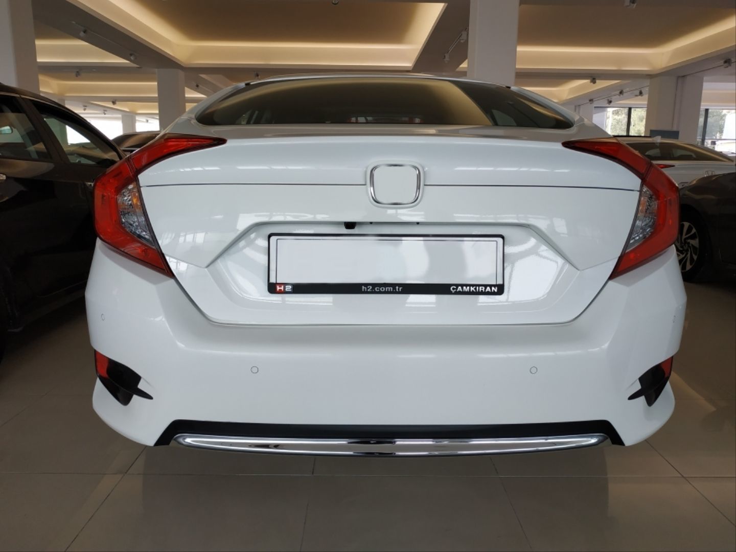 Honda Civic Fc5 (2016-2020) Arası Uyumlu  Arka Tampon Alt Çıta / Nikelaj