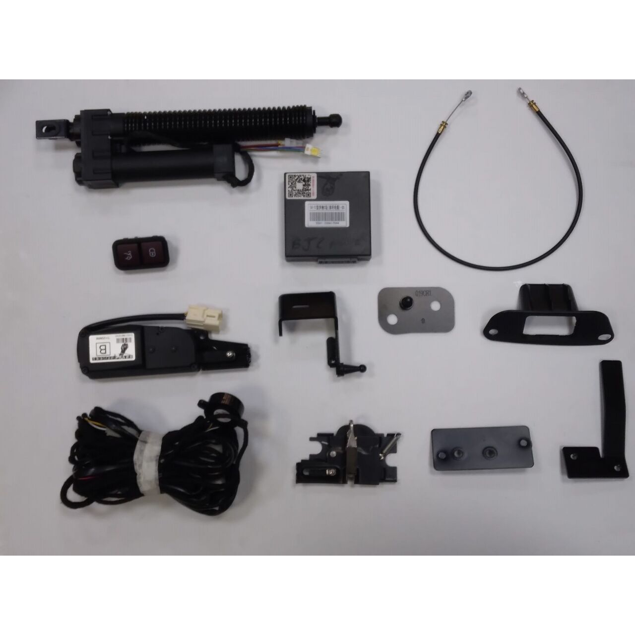 Mercedes C-Class W205 2014-2017 Uyumlu Yedek Parça Tek Motor Otomatik Bagaj Açma