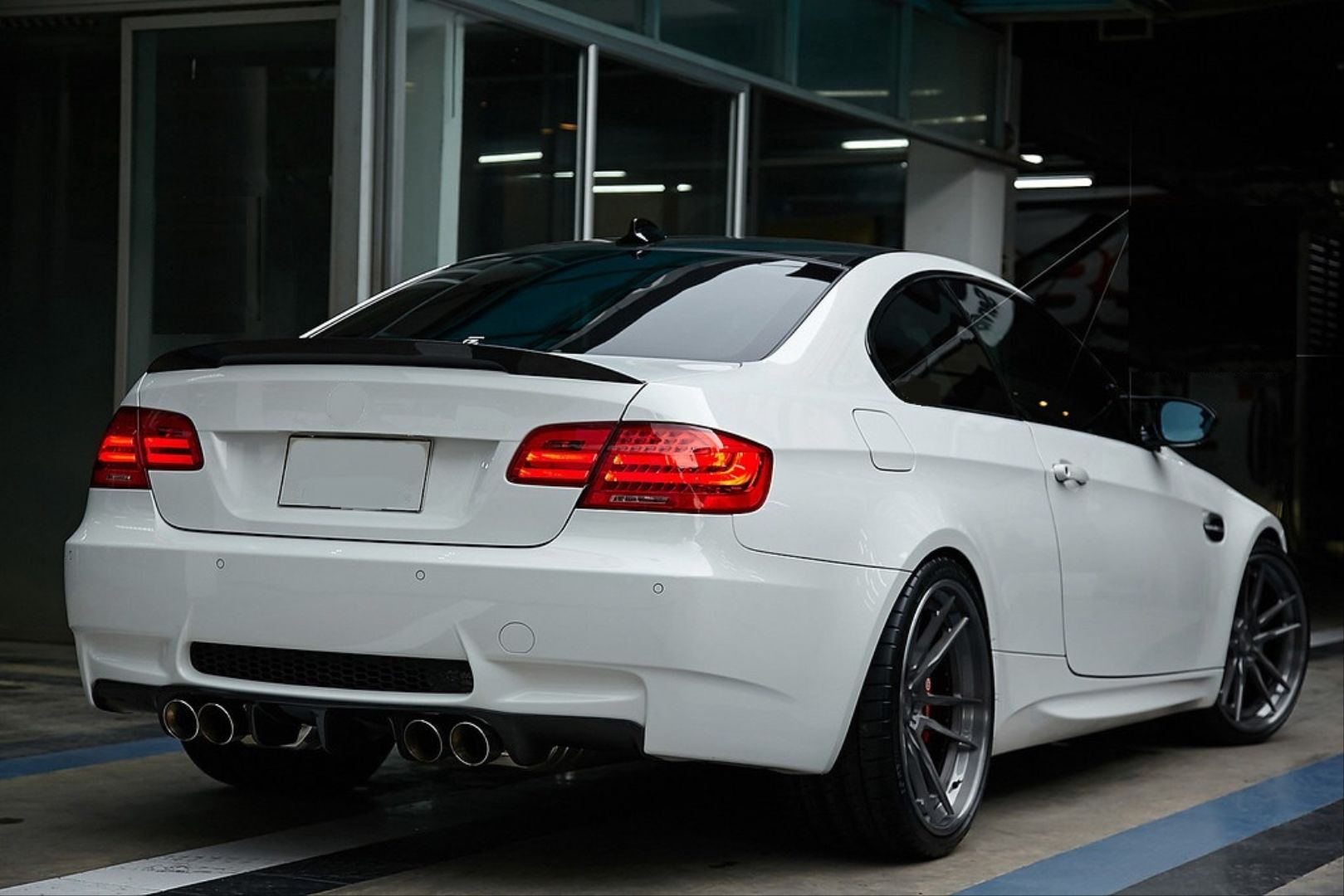 Bmw 3 Serisi  E92 Uyumlu MT Spoiler - Pıano Black ( Parlak Siyah )