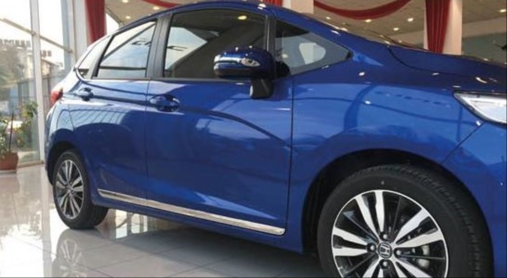 Honda  Jazz ( 2015-2021 ) Arası Uyumlu Kapı Çıtası / Nıkelaj
